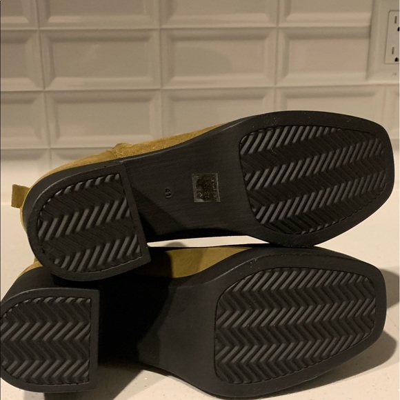 Intentionally Blank “Chelsea” Boot - Picture 5 of 10